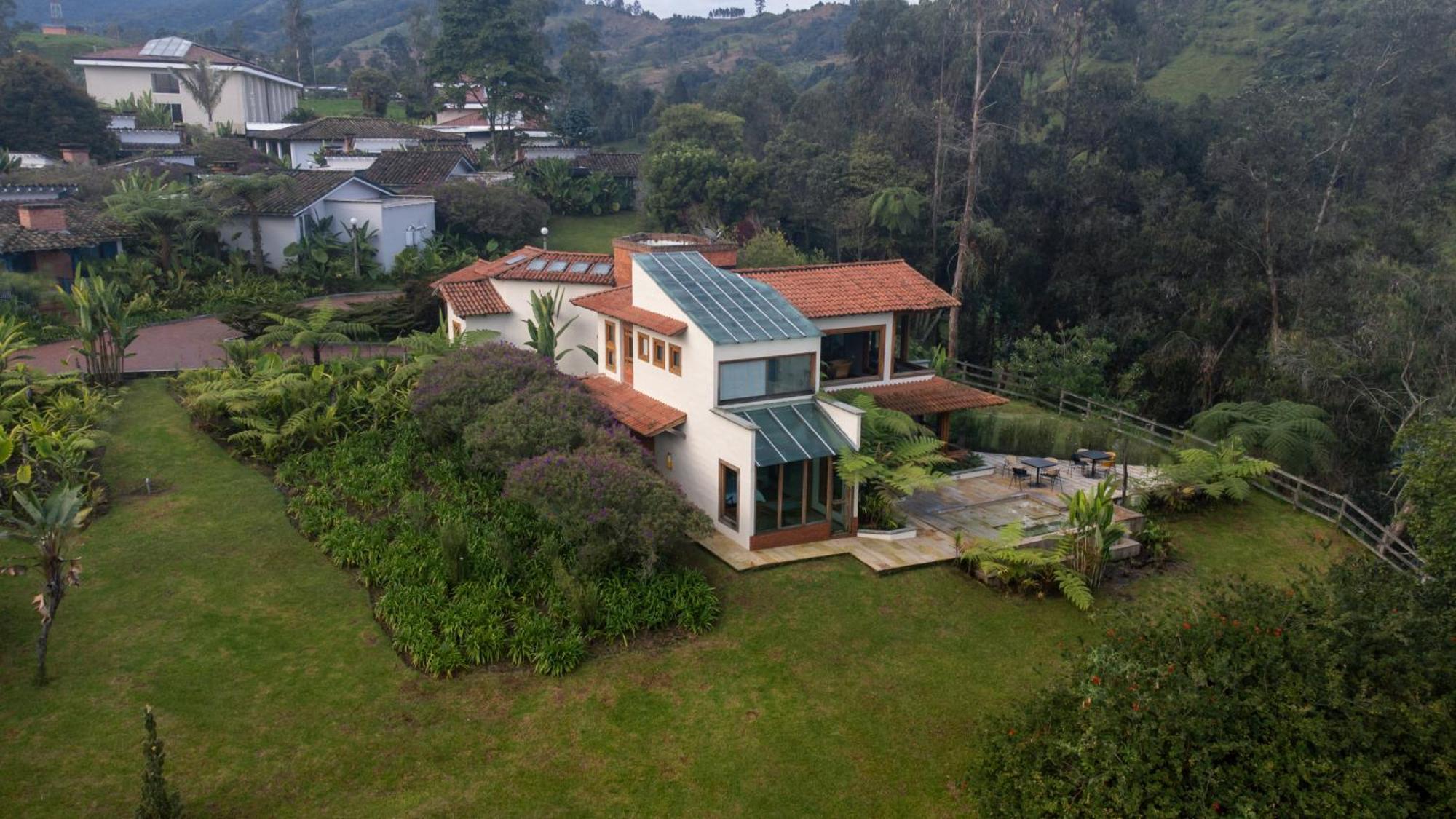 Готель Termales El Otono La Enea Екстер'єр фото The house of the writer in the town of San Isidro de El General, Costa Rica.